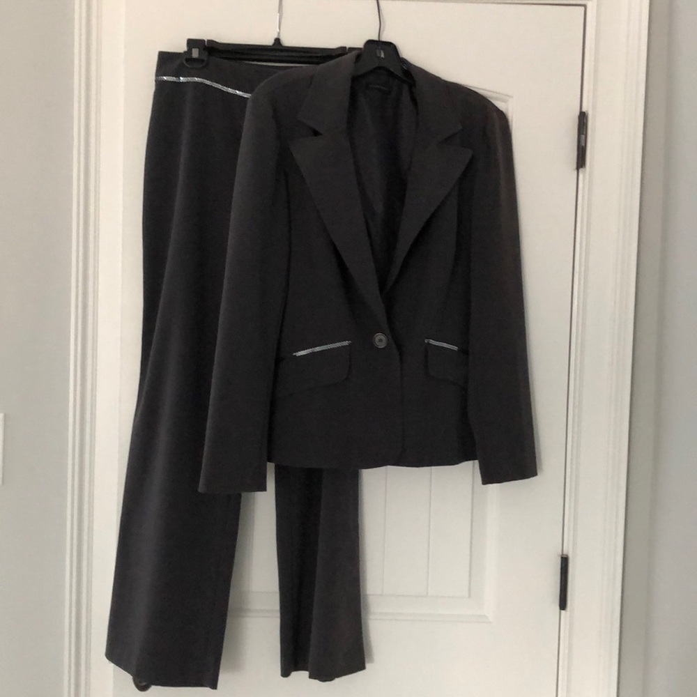 Courtenay Suit Set Women's Size‎ 10 Petite Dark Grey Jacket Blazer Pants